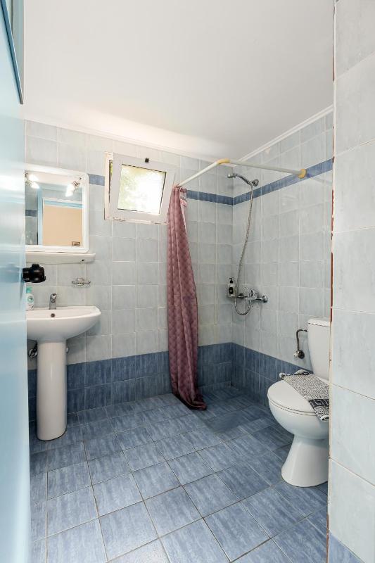 One-Bedroom Apartment with Mountain View image 2