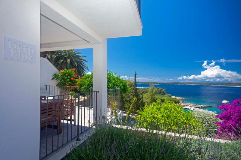 Superior One-Bedroom Apartment with Terrace and Sea View image 3