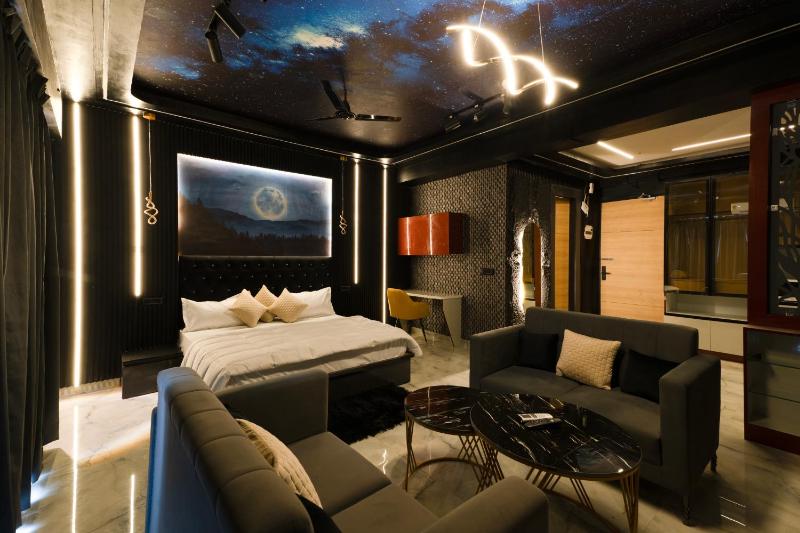 Luxury  black panther - image 5