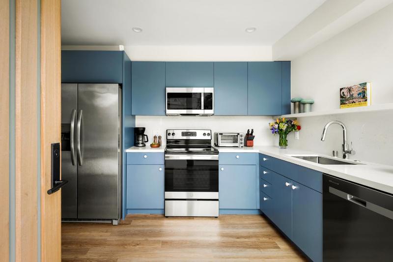 New! Modern Mar Vista Hideaway - image 1