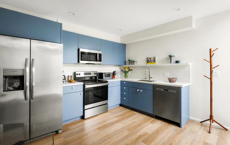 New! Modern Mar Vista Hideaway - image 12