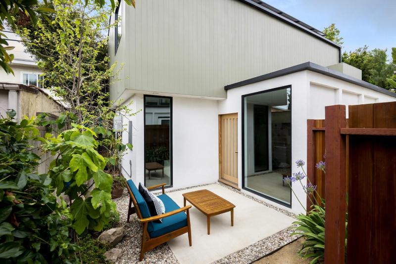 New! Modern Mar Vista Hideaway - image 3