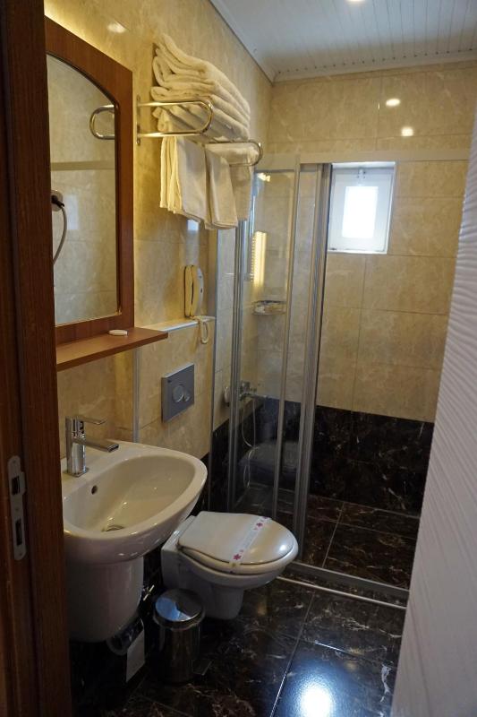 Standard Triple Room image 4