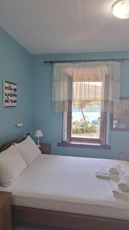 Studio Apartment with Sea View image 2