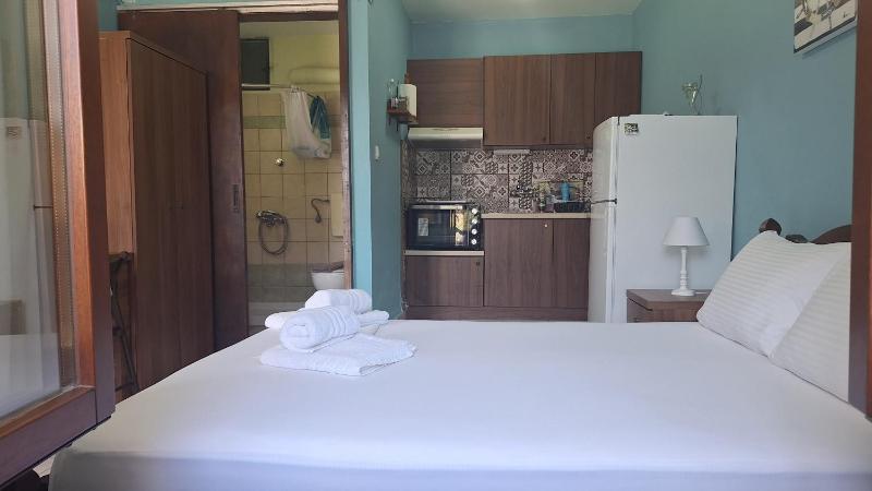 Studio Apartment with Sea View image 4