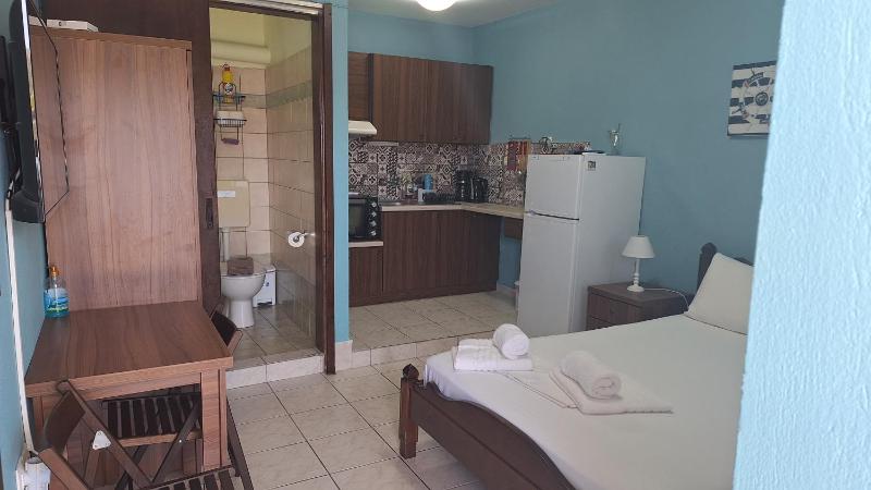 Studio Apartment with Sea View image 1