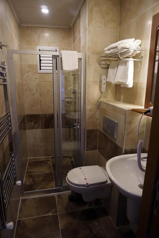 Quadruple Room image 4