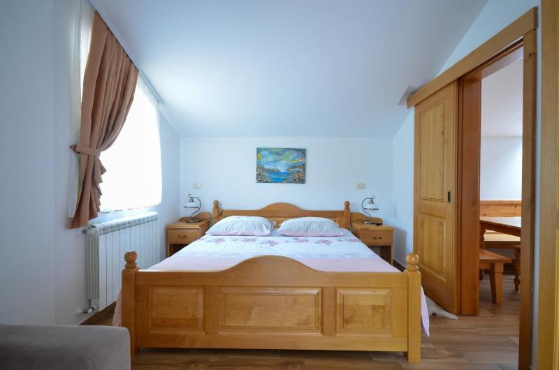 One-Bedroom Apartment image 1