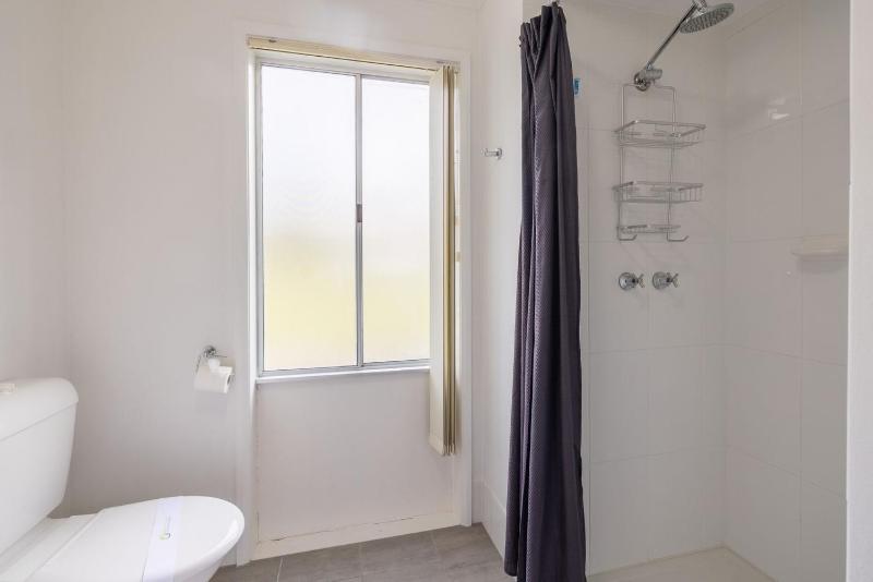 The Wreck Room 6 Flannel Flower Fairway - fantastic house filled with activities for all - image 2