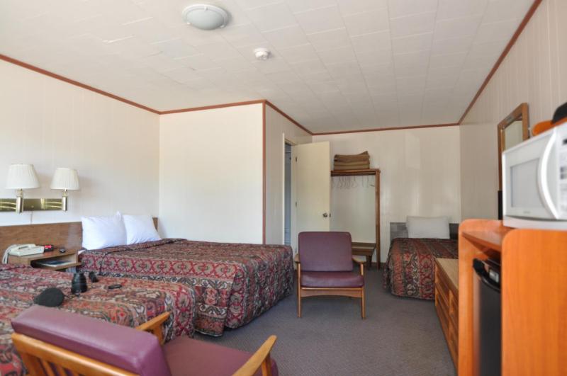 Triple Room image 2