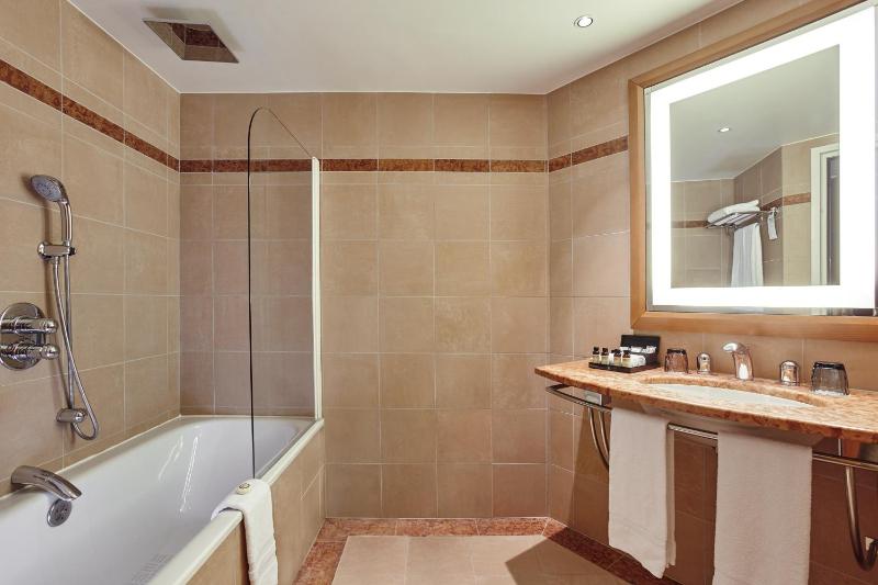 Classic Twin Room with View image 4