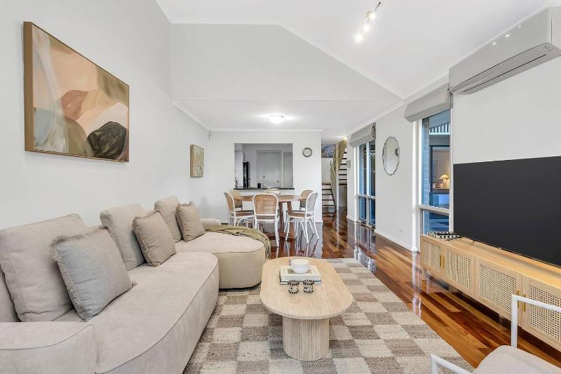 Urban Nest - Peaceful Parkside Retreat in the CBD - image 9