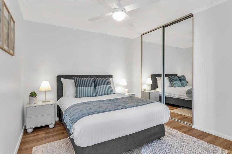 Urban Nest - Peaceful Parkside Retreat in the CBD - image 4