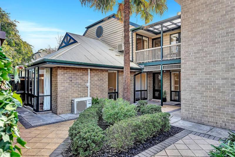 Urban Nest - Peaceful Parkside Retreat in the CBD - image 12
