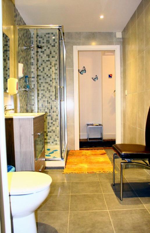Triple Room with Sea View and Shared Bathroom image 1