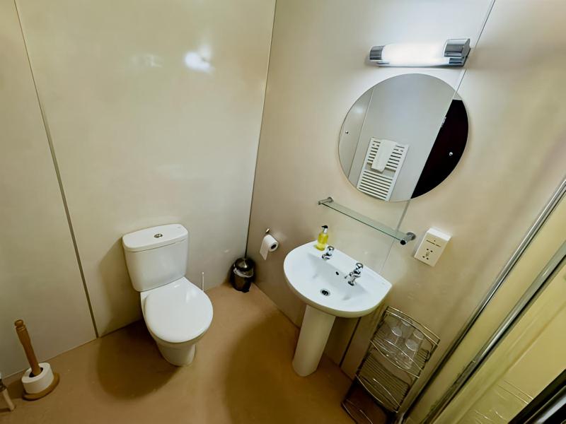 Quadruple Room image 4