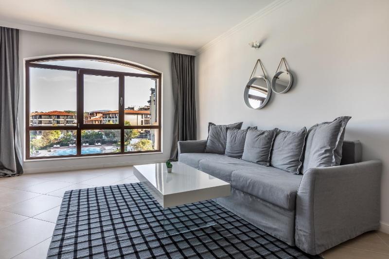 Apartment with Partial Sea View image 1