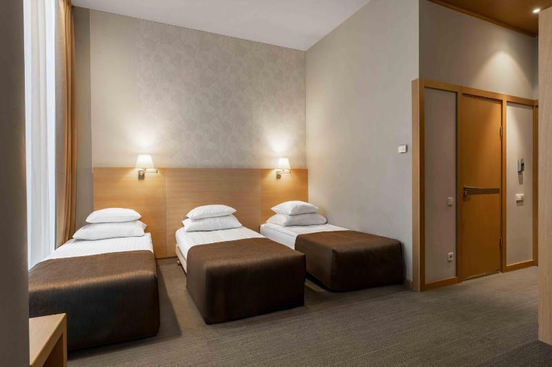 Standard Triple Room image 2