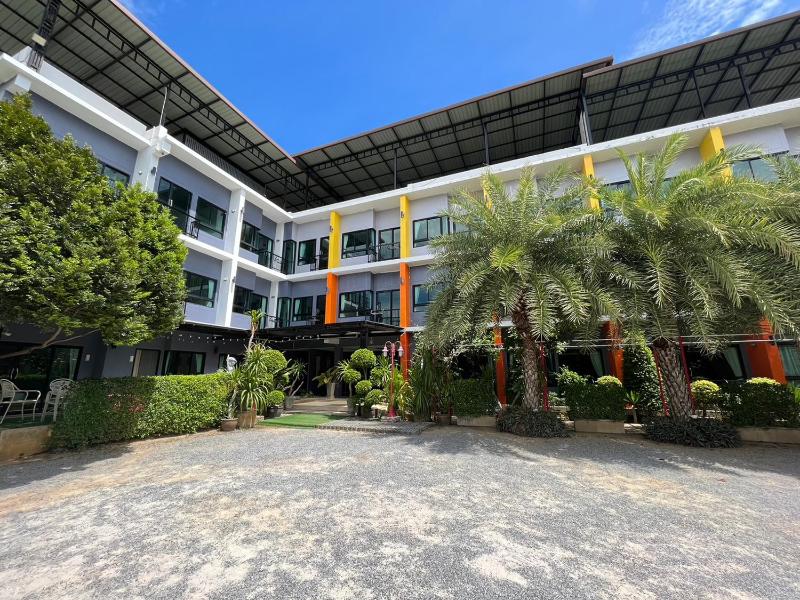 Sor Kor Sor Resort - image 1