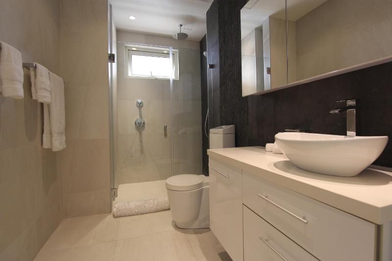 Luxury Beach 2BR Condo Coral By Bocobay - image 9