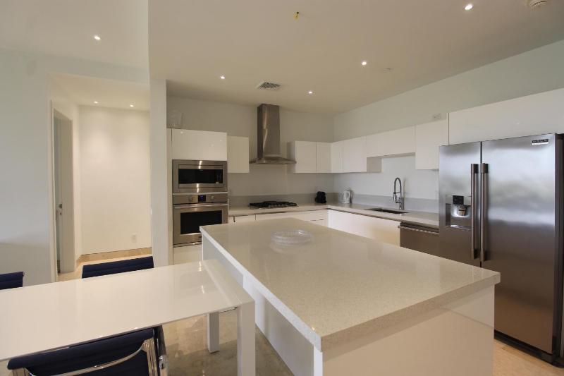 Luxury Beach 2BR Condo Coral By Bocobay - image 2