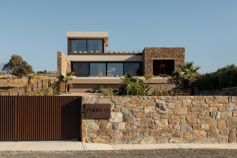Ormus Villa - Beachfront Sanctuary Blending with Earth Sun & Sea by etouri - image 7