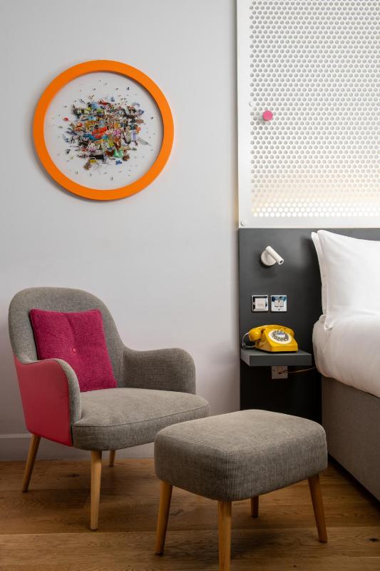 Deluxe Double Room with Balcony image 4