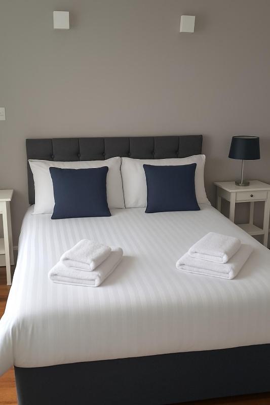Two-Bedroom Deluxe Apartment with Ocean View image 3