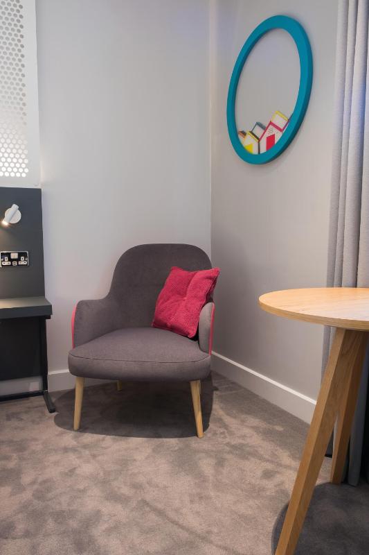 Standard Twin Room image 2