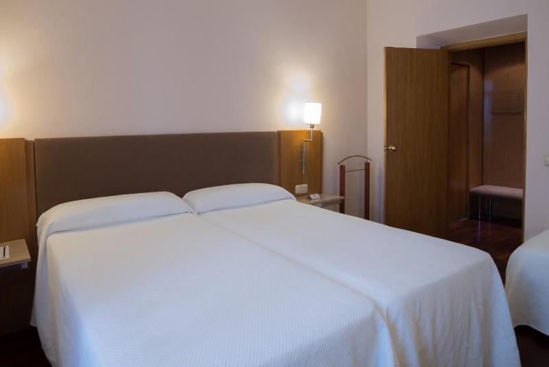 Triple Room image 3