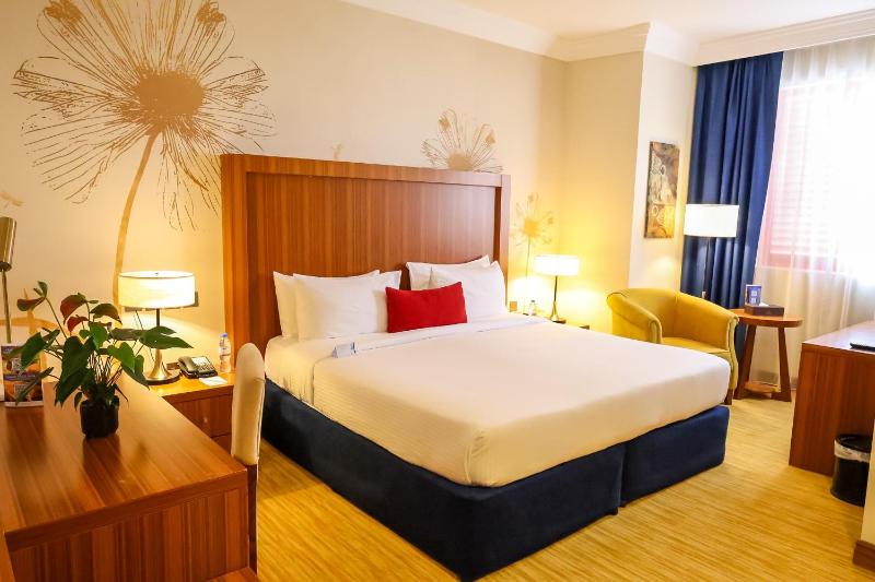 Premium King Room image 4