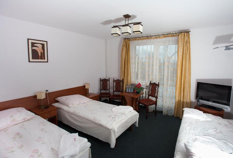 Twin Room with Balcony image 2