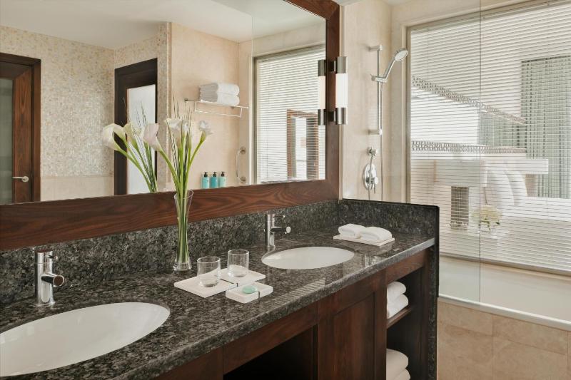 Family One Bedroom Suite with 2 Balconies-Ain Dubai View-Coral Lounge Access image 1