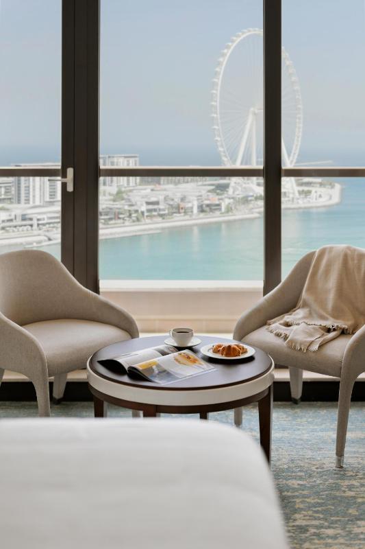 Family One Bedroom Suite with 2 Balconies-Ain Dubai View-Coral Lounge Access image 3