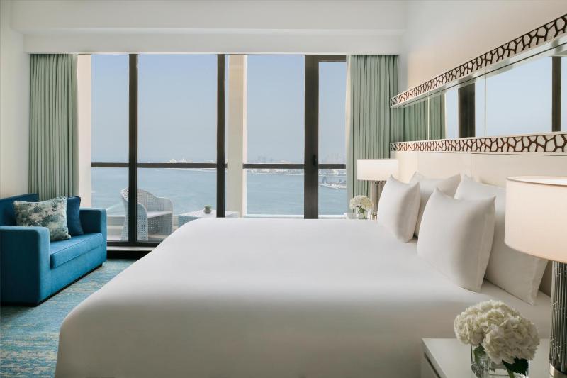 Superior Sea View Room with Balcony image 4