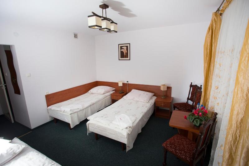 Twin Room with Balcony image 2