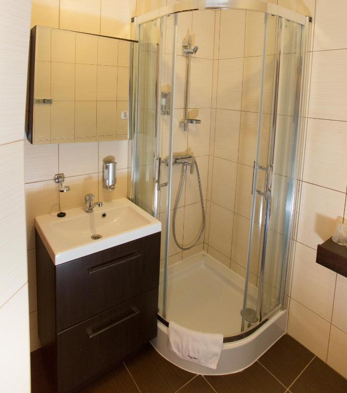 Twin Room image 2