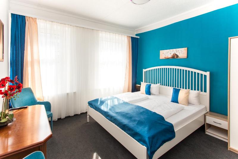 Double Room with Private External Bathroom image 1