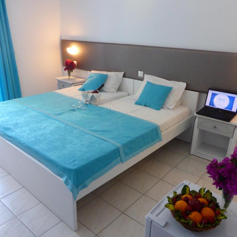 Standard Twin Room image 3