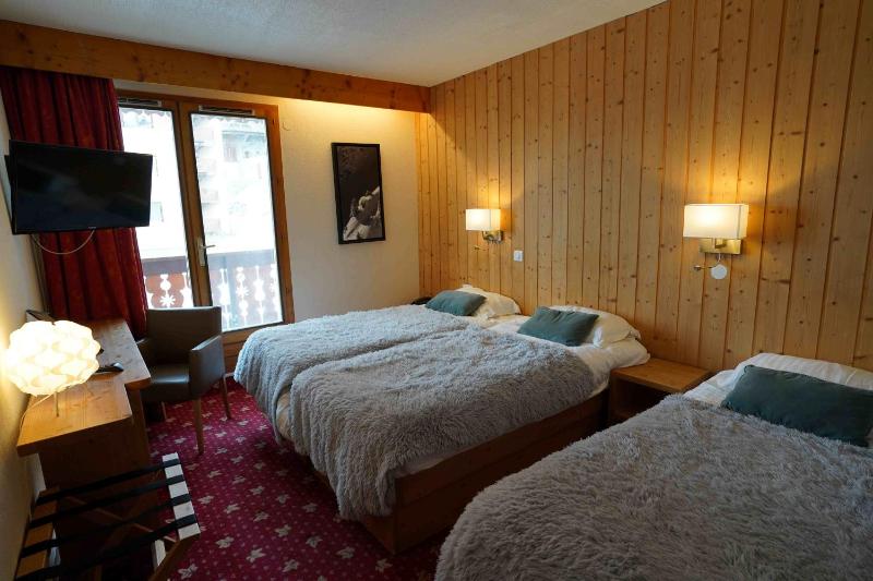 Standard Triple Room image 2