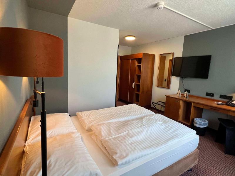 Standard Double Room image 4