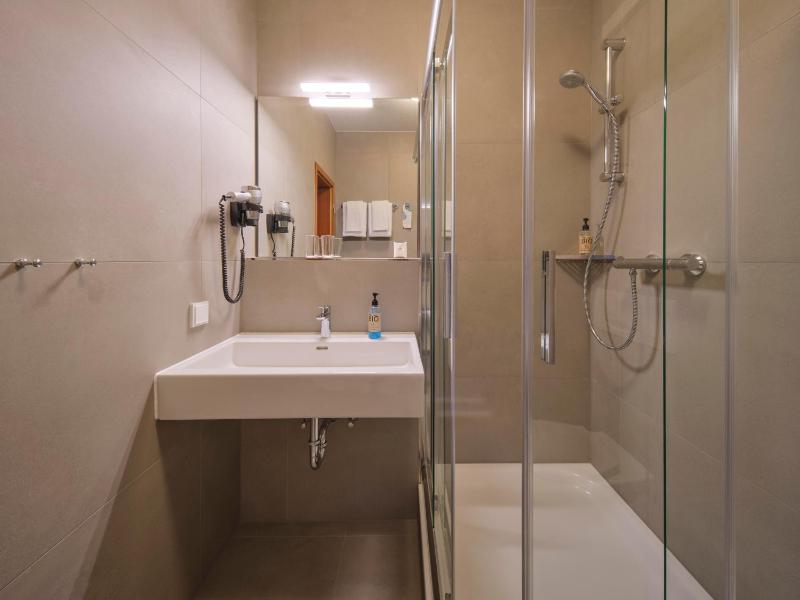 Single Room image 2