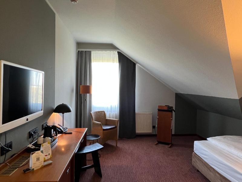 Single Room image 3