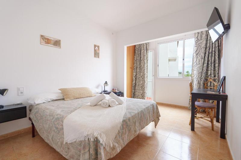 Double Room with Balcony image 3