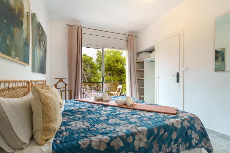 Twin Room with Balcony image 3