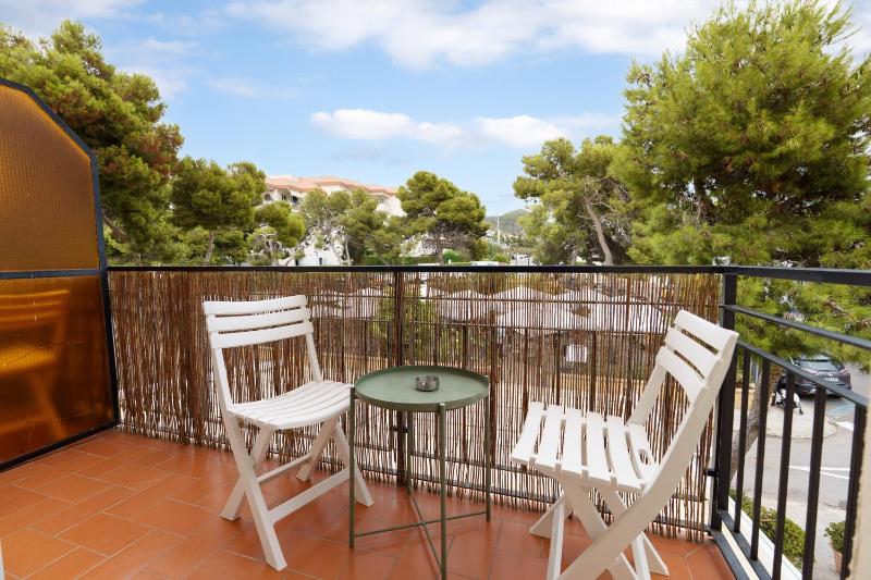 Twin Room with Balcony image 4