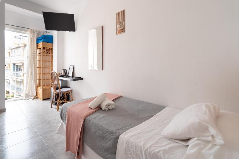 Single Room with Balcony image 4