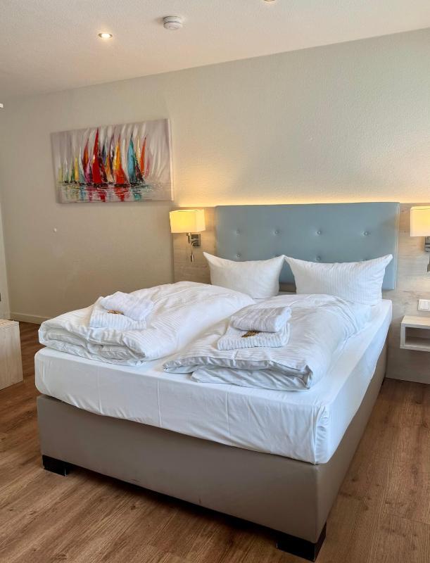 Small Double Room image 1