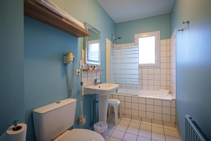 Standard Double or Twin Room image 2