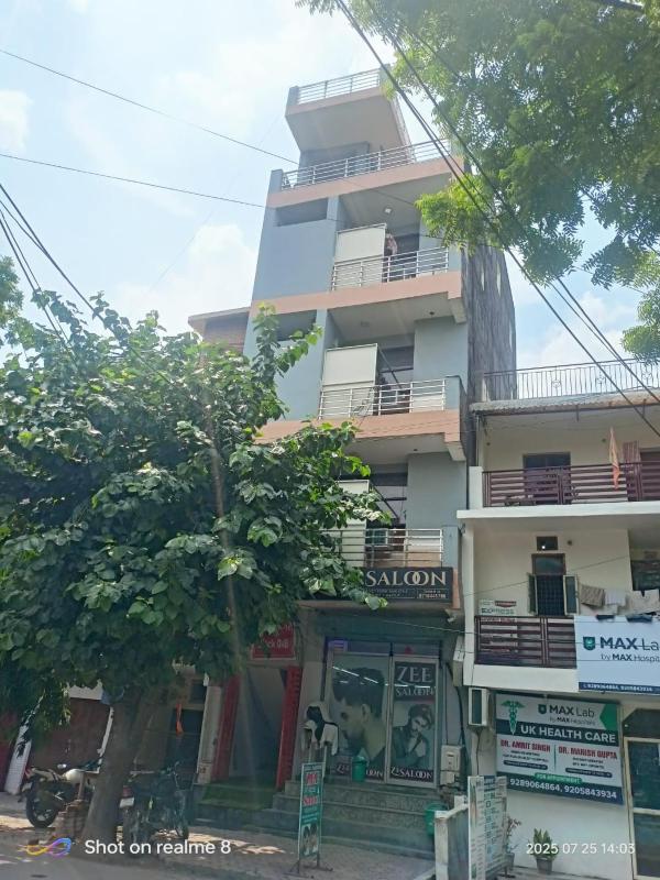 Hotel Stars Q-48 Near Noida Stadium & Noida Sec 15-16 Metro - image 7